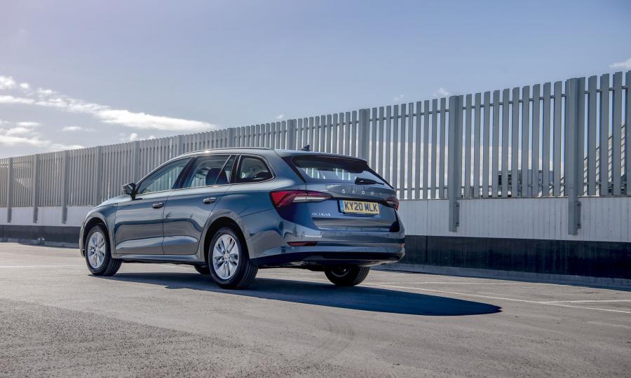  Skoda Octavia Estate 2020 года  (UK) (фото 20 из 42)